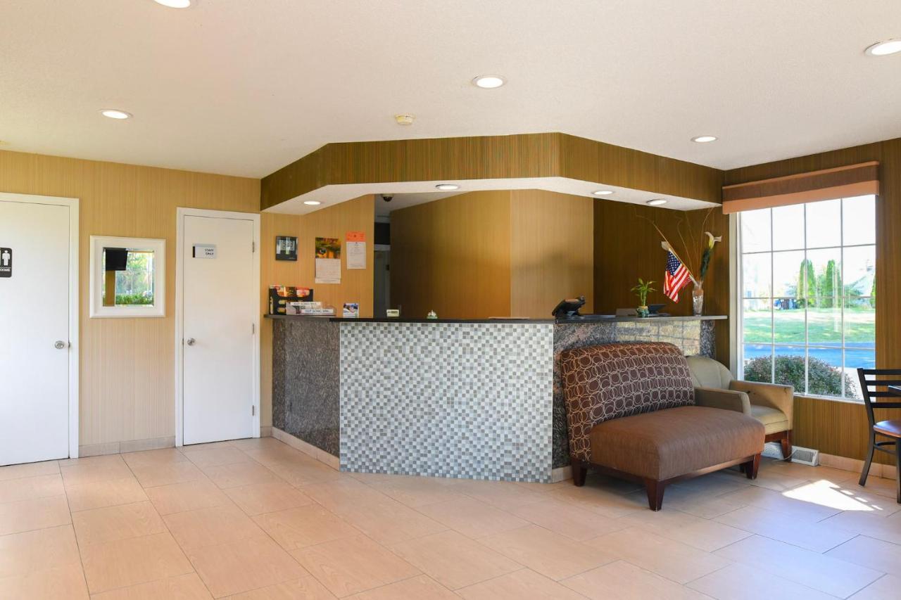 Capital Inn And Suites Rensselaer Экстерьер фото