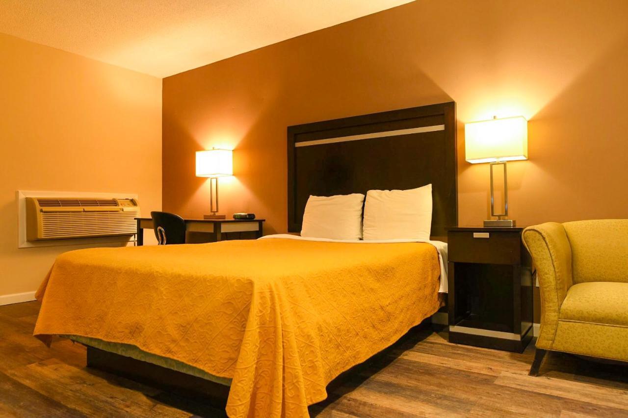 Capital Inn And Suites Rensselaer Экстерьер фото